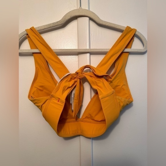 EVERLANE The Triangle Bikini Top Small NWT *sold out* - Picture 7 of 11